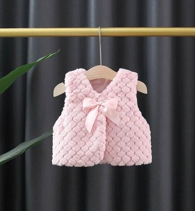 Дитяча хутряна жилетка для дівчинки