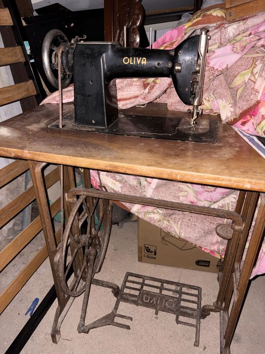 Maquina de costura antiga marca OLIVA