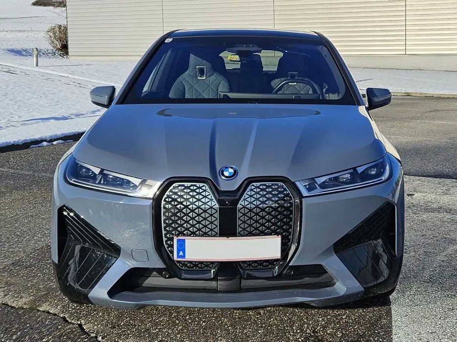 Бампер BMW IX б/у автозапчастини