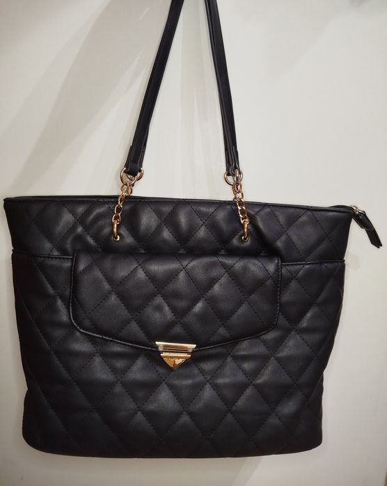 Czarna pikowana torebka typu shopper