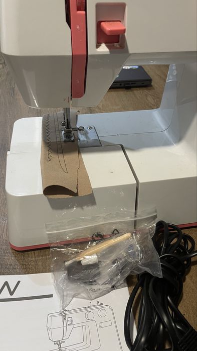 Продам швейну машинку
