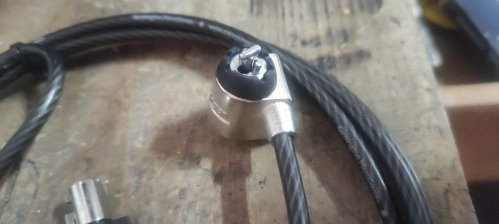 Cabo de segurança para portatil