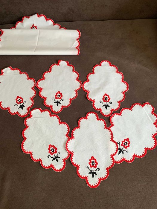 Подарочный Комплект вышитых салфеток хлопок 7 шт