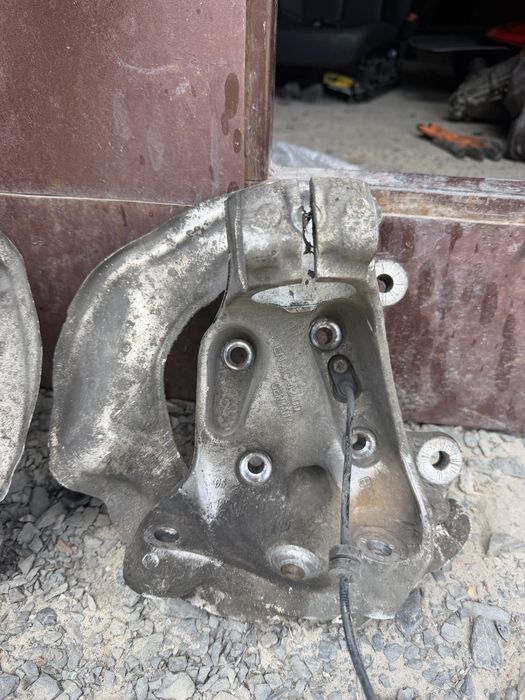 Цапфа кулак поворотний перед-зад bmw f30 f31 f32 f33 f34 f36