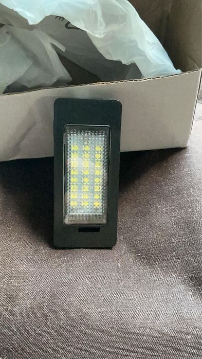 2 шт. безпомилкових світлодіодних ламп для підсвічування номерного знака для BMW E39 E46 E60 E70 X5 E71 E82 E88 E90 E91 E92 E93 M3 освітлення мото