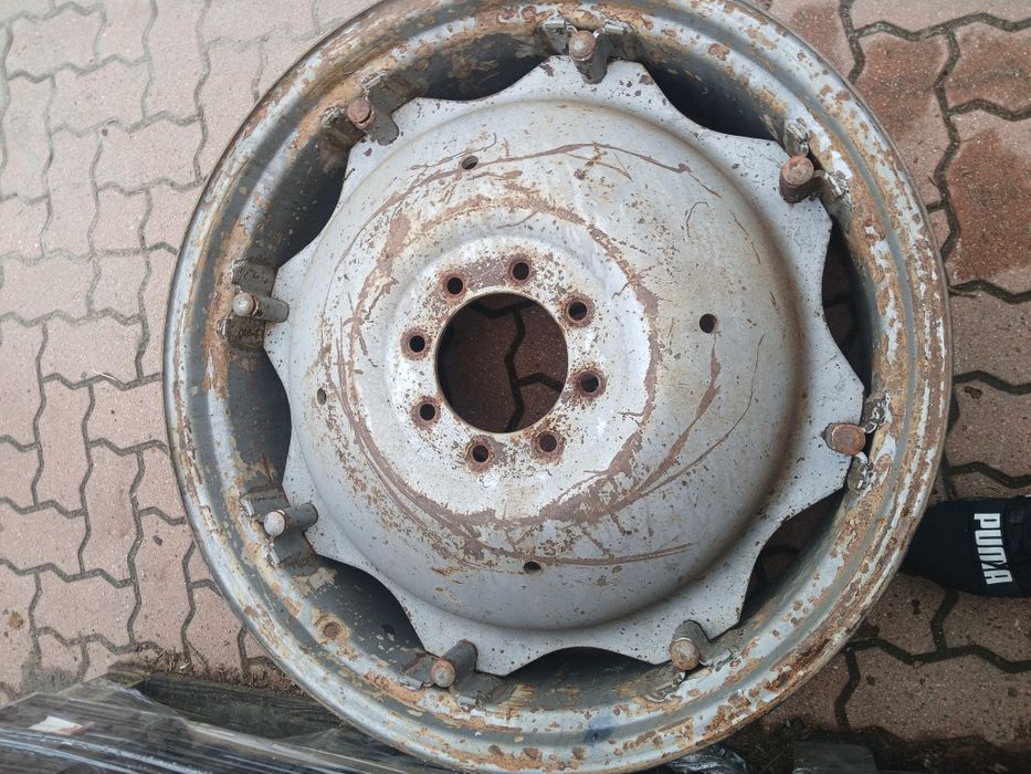 kolo felga opona 12.4 r 32 mf ferguson ursus 3512