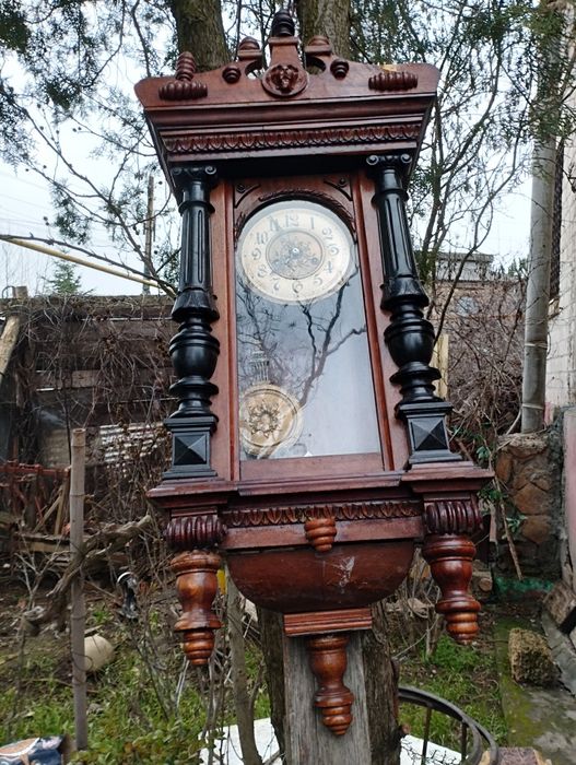 Продам. Часы старые. . Под реставрацию