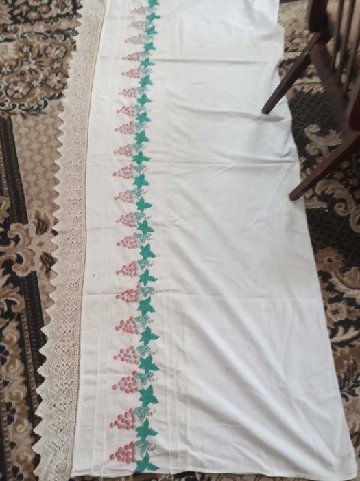 Простынь вышитая