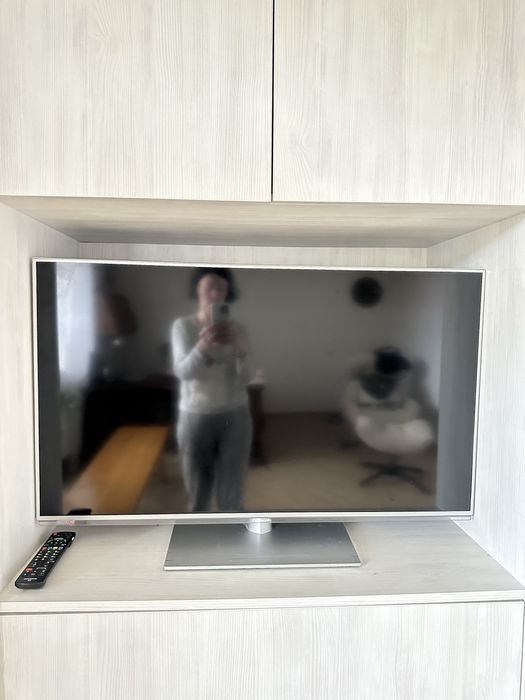 рідкокристалічний телевізор Panasonic TX-LR42E6 42 діагональ