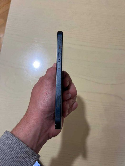Iphone 13 темно синій