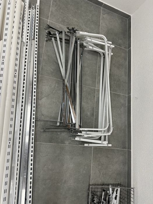 Regał modułowy do sklepu