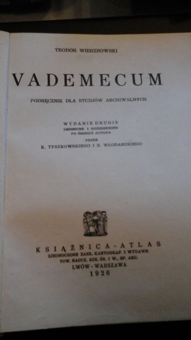 Sprzedam "Vademecum. Podręcznik dla studiów archiwalnych"