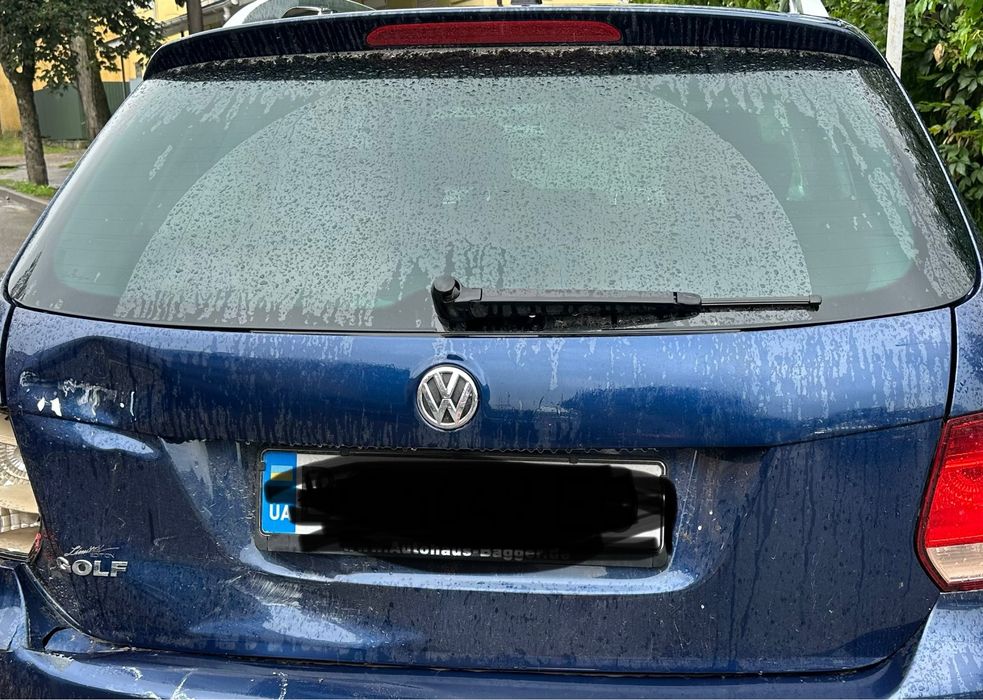 Ляда , кришка багажника golf 6
