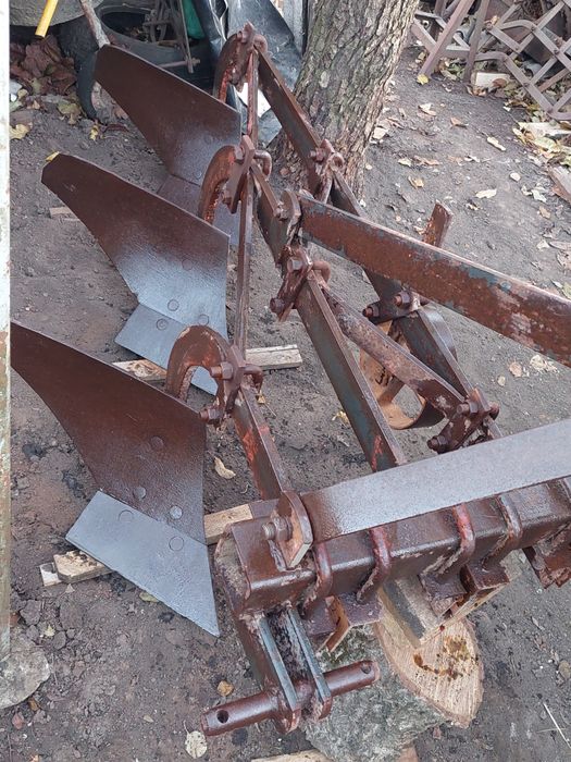 Продам плуг Одеського Заводу До малого Трактора