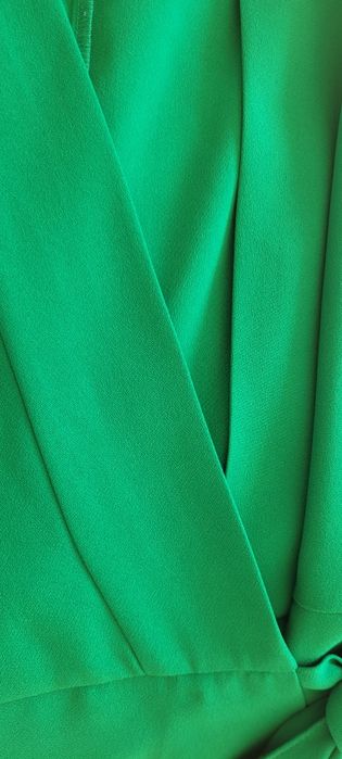 Aktualne. Elegancka zielona sukienka 40/ 42