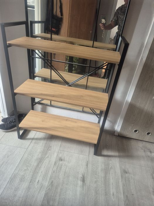 Konsola do przedpokoju regał