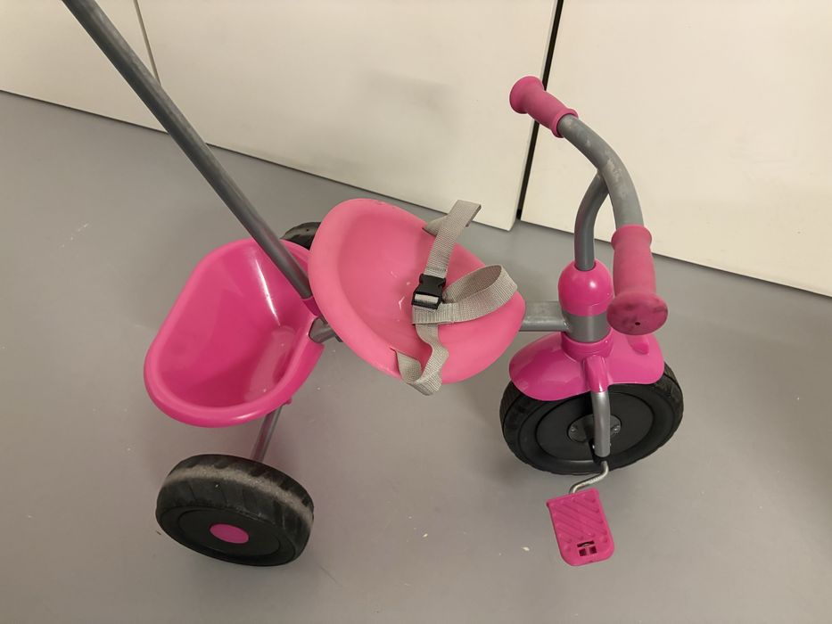 Triciclo bicicleta de criança com cinto, cesto e pega telescópica