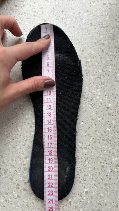 Кросівки Adidas.