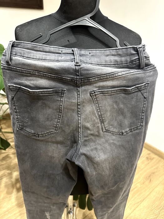 Reserved dżinsy przecierane szare S