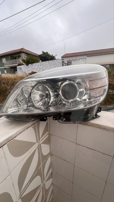 Otica lado Esq. Mercedes W204