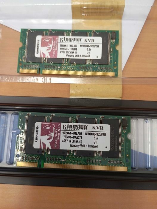 Memorias Kingston KVR333X64SC25/256 2.5V e KVR400X64SC3A/256 2.6 V