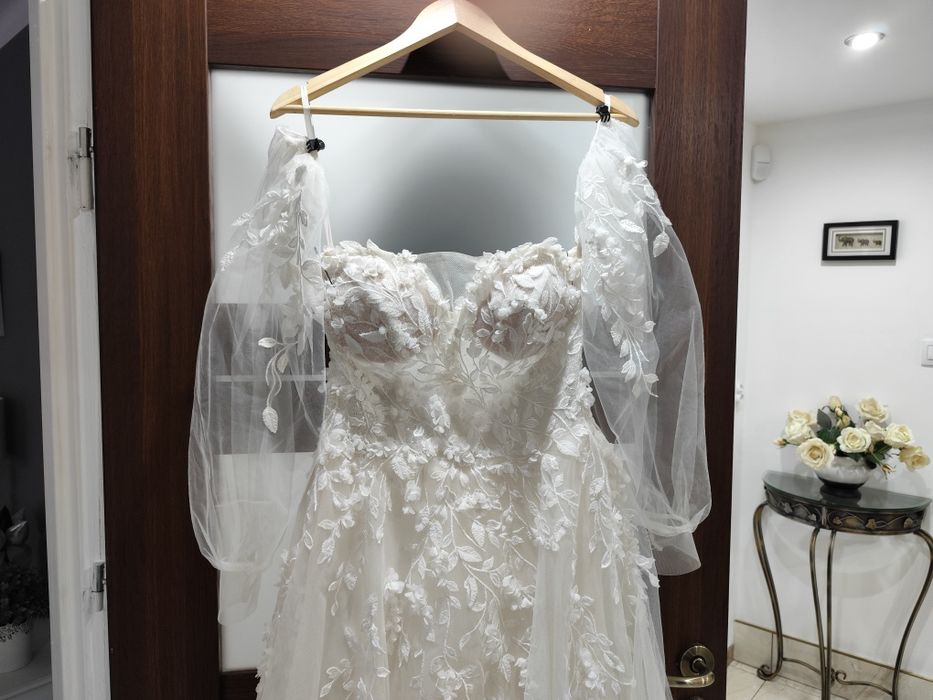 Suknia ślubna ręcznie haftowana