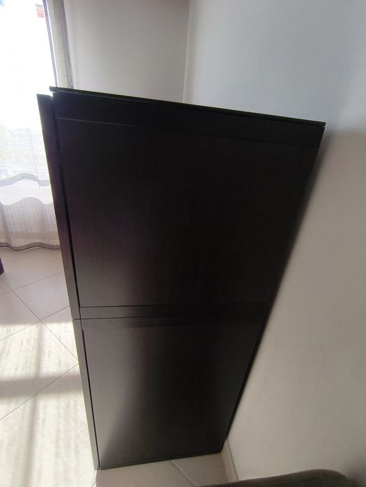 Aparador IKEA BESTÅ com tampo de vidro