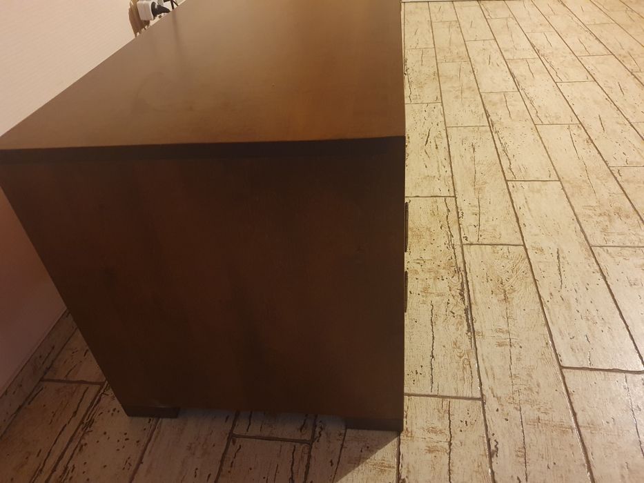 Komoda litego drzewa