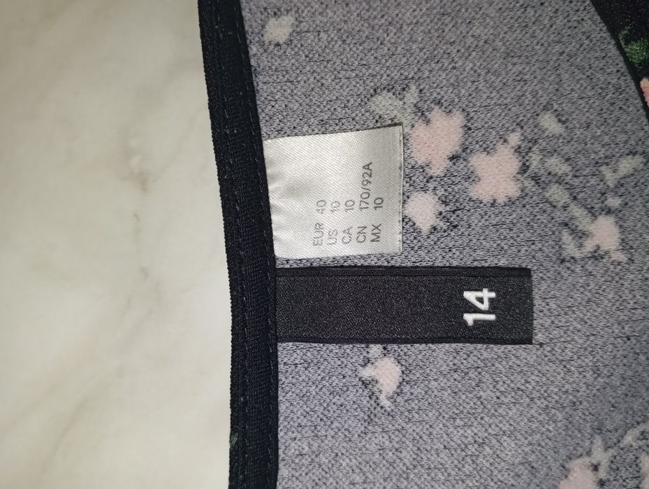 Damska sukienka w kwiatki