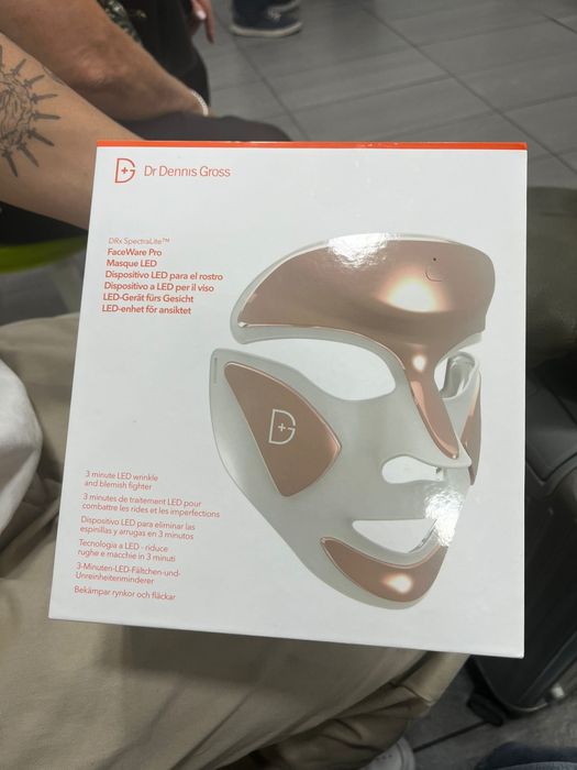 Mascara Led Dr Brandt Usada uma vez