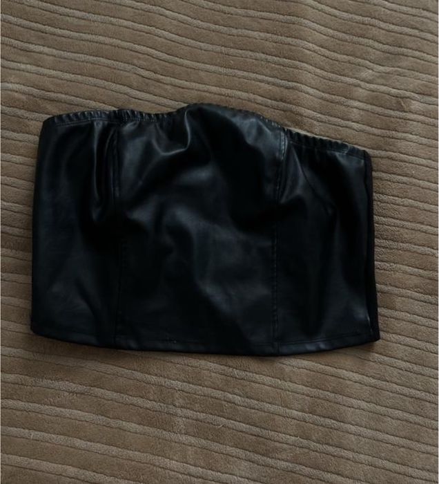 Красивий топ  з еко шкіри