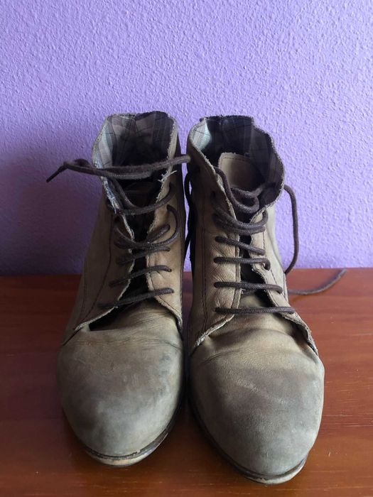 Botins altos castanhos