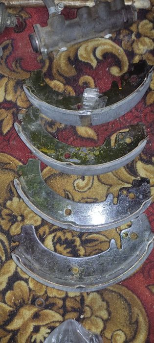 ВАЗ 2101-06 кришка траблера, колодки тормозні.