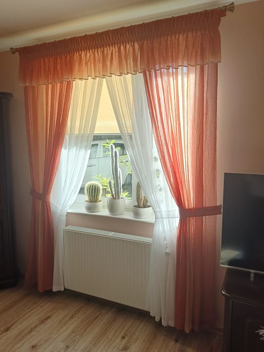 Dwa komplety dekoracji okiennej (firana +zasłony)