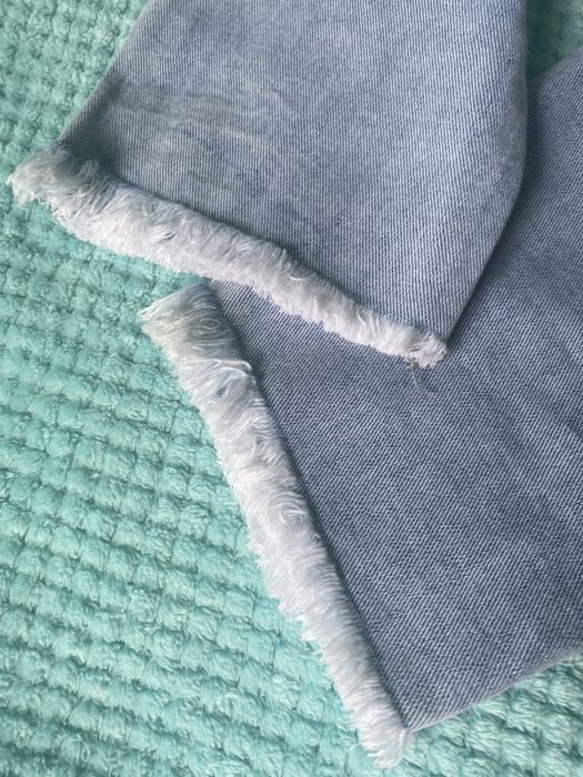 Piękne jeansy z dziurami L