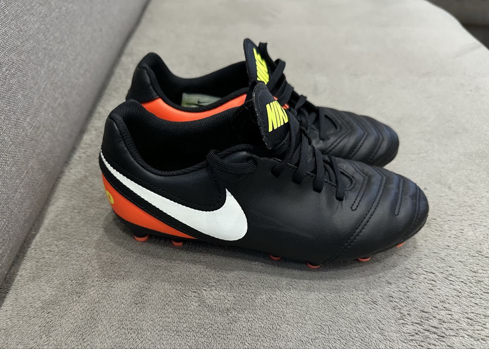 Korki buty  piłkarskie  NIKE TIEMPO RIO III  rozmiar 35,5cm sportowe