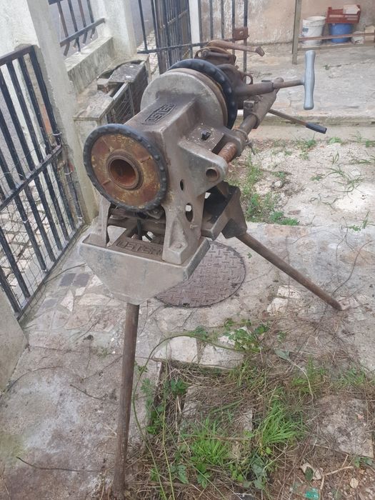 Máquina de abrir roscas