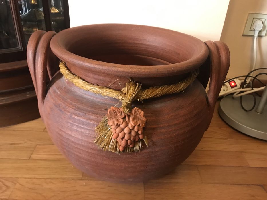 Jarro de barro vermelho