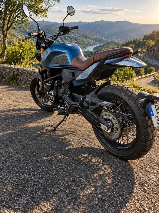 Moto Morini SCR 650 de 2025 aceito retoma