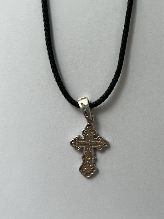 Срібний хрестик дитячий із шнурочком