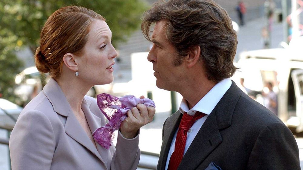AS LEIS DA ATRACÇÃO (Pierce Brosnan/Julianne Moore)