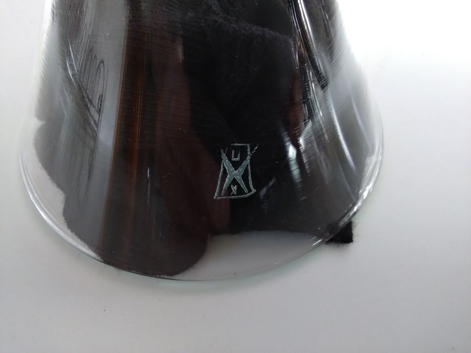 Лабораторна скляна лійка.