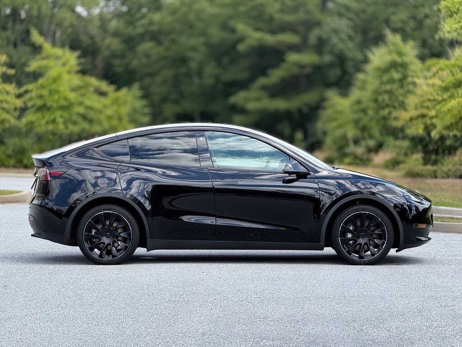 Tesla Model Y Long Range      2023