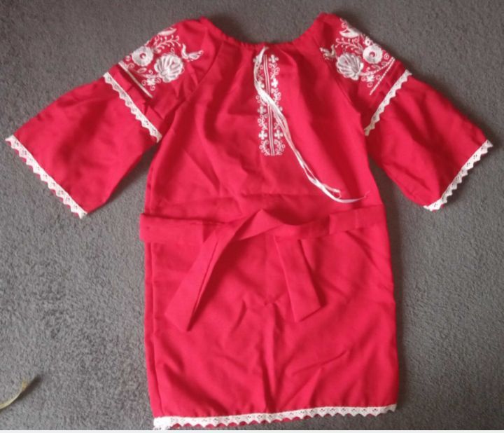 Дівчача вишита сукня червоно кольору