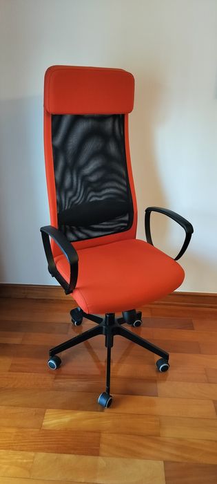 Cadeira alta de escritório vermelha