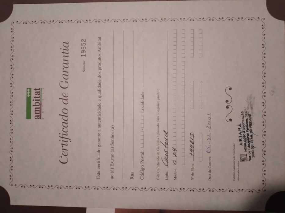 Móvel cristaleira em nogueira maciça da Ambitat