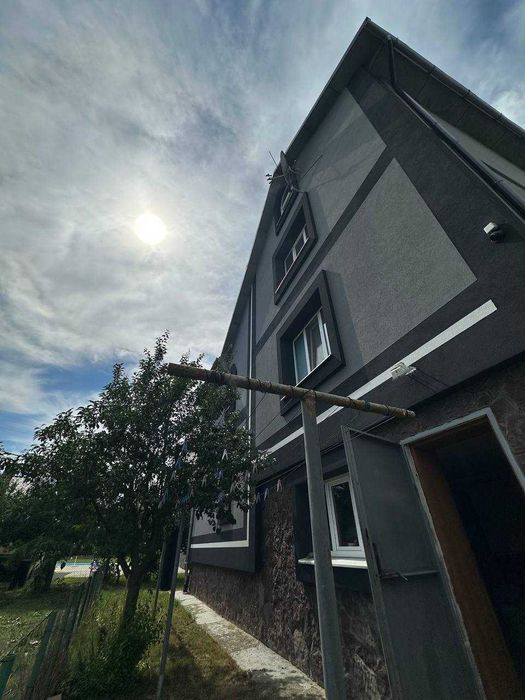 продаж великого будинку Крихівці