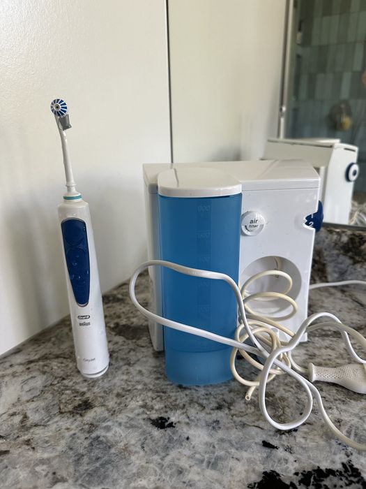 ORAL-B OxyJet Braun