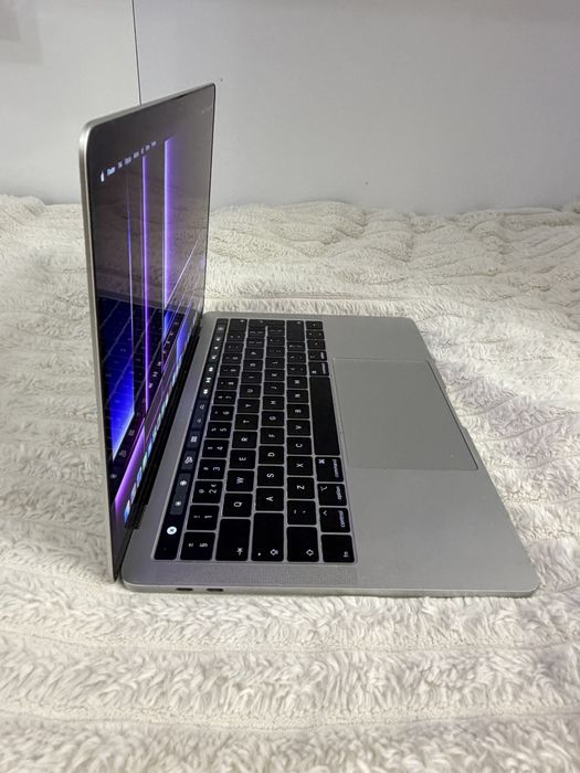 Macbook Pro 13” 2019 Touch Bar i5/8/256gb