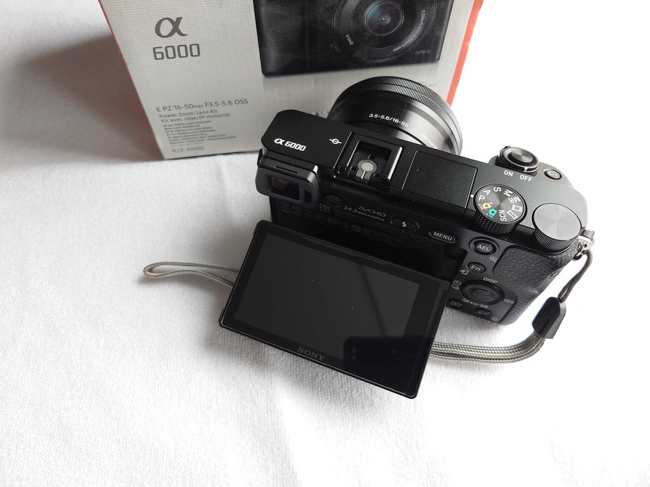 SONY A6000 (ILCE6000) w bardzo dobrym stanie, pełna dokumentacja
